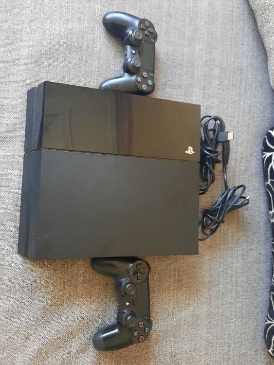 أبيع جهاز بلاي ستيشن 4..SONY