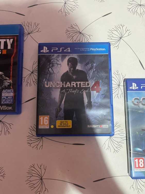 PS4 Slim / 3 Jeux / Très bon état