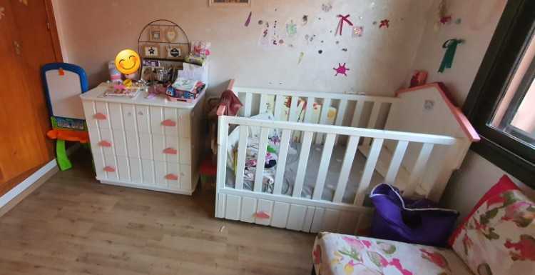 Chambre bébé / enfant - Bois blanc et rose