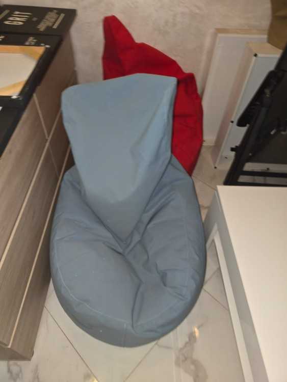 Lot 2 grands poufs poire Kitea (rouge & bleu)